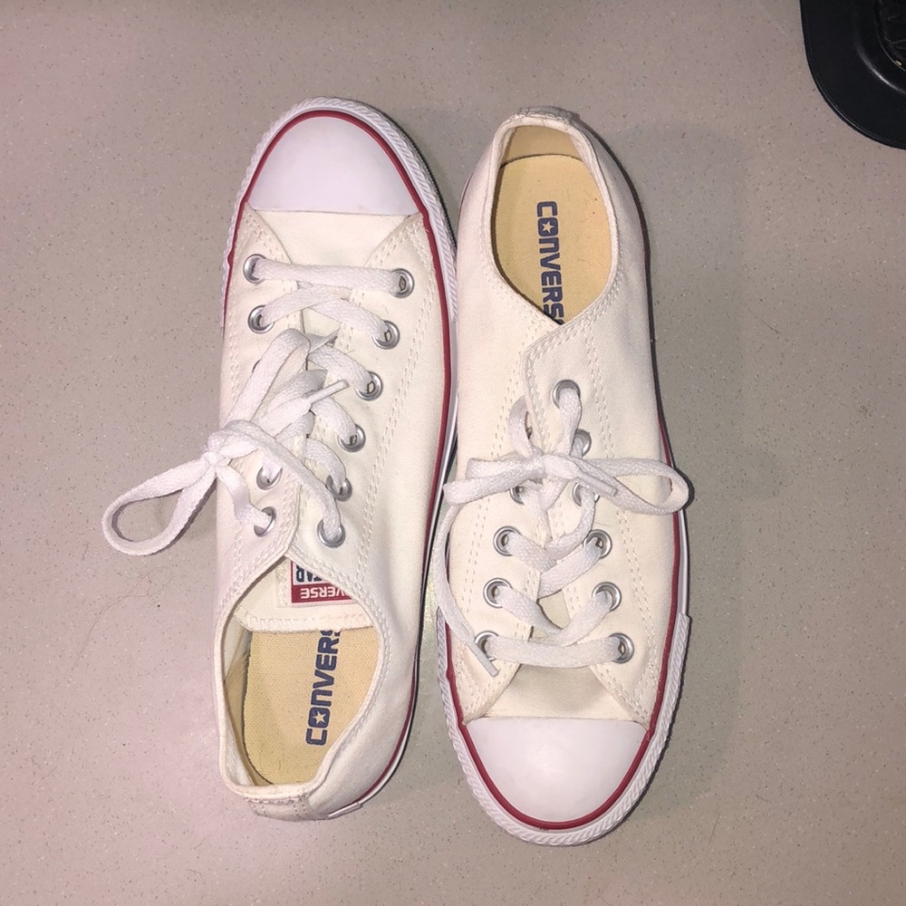 White converse canvas low tops